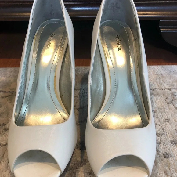 Style & Co White Heels - Picture 5 of 7